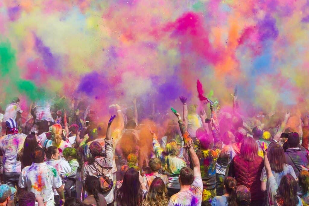 Por qué algunas fiestas populares sobreviven durante 